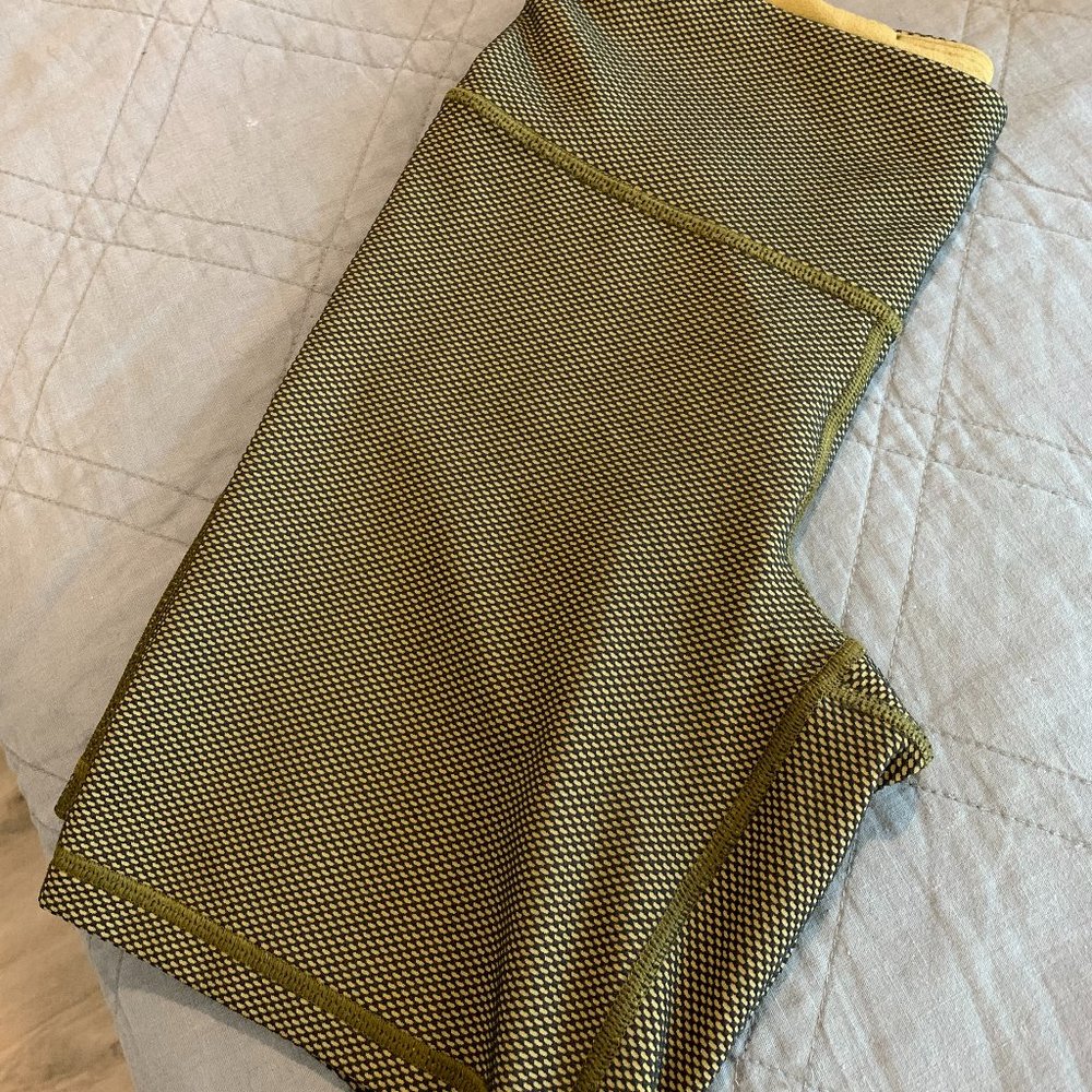 GapFit High Rise Eclipse Honeycomb Bicycle Shorts size S